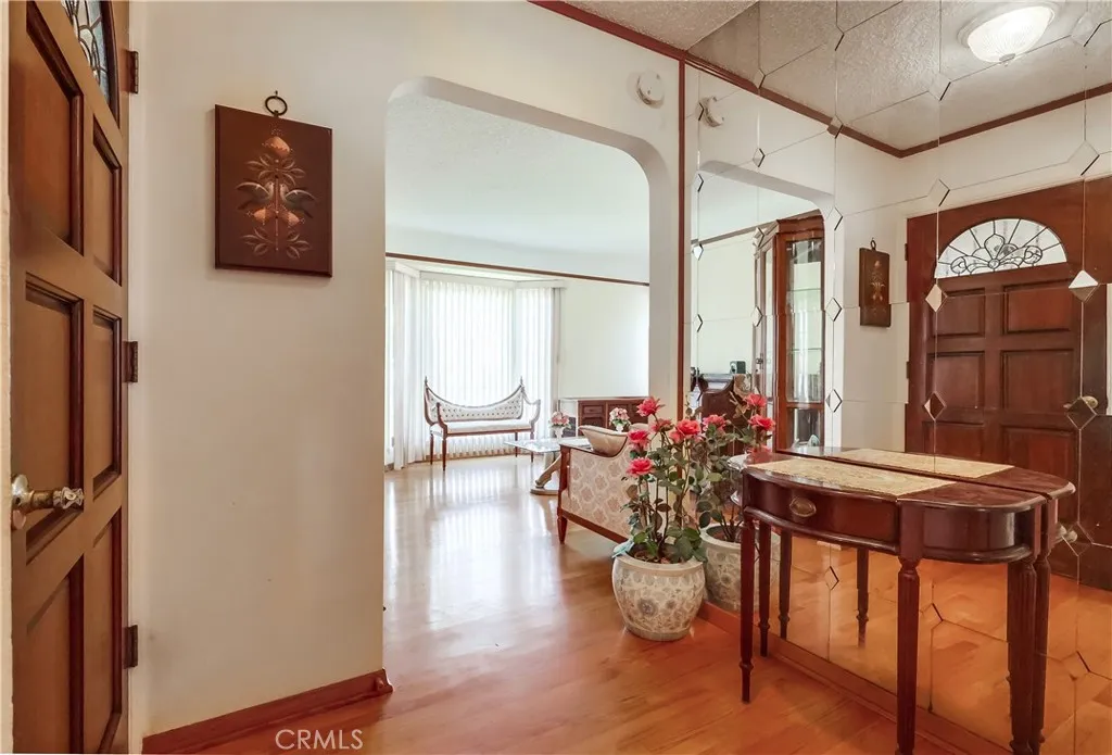 7820 Airlane Avenue, Los Angeles, California 90045 home-pic-2